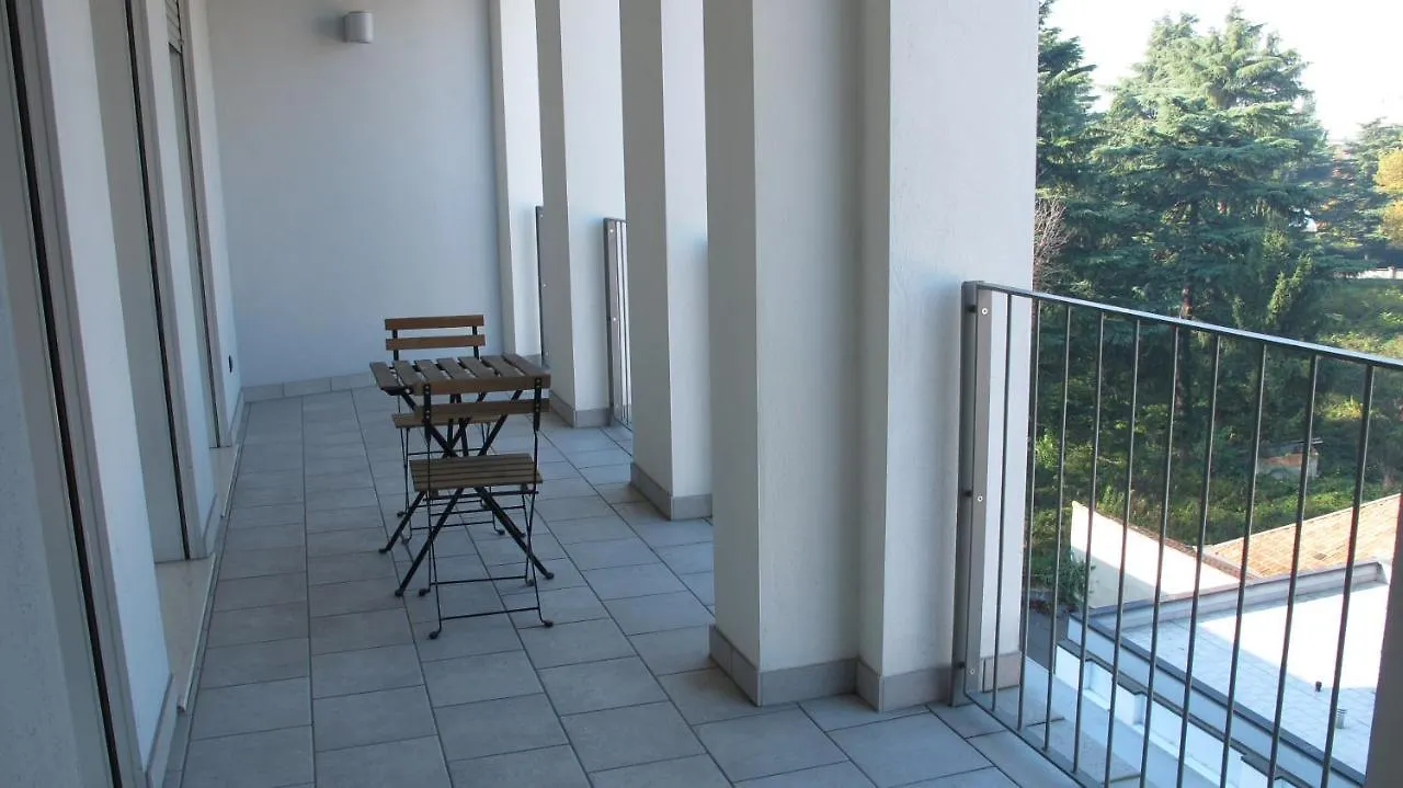 Feel Like Home In Mediolan 0*,  Włochy